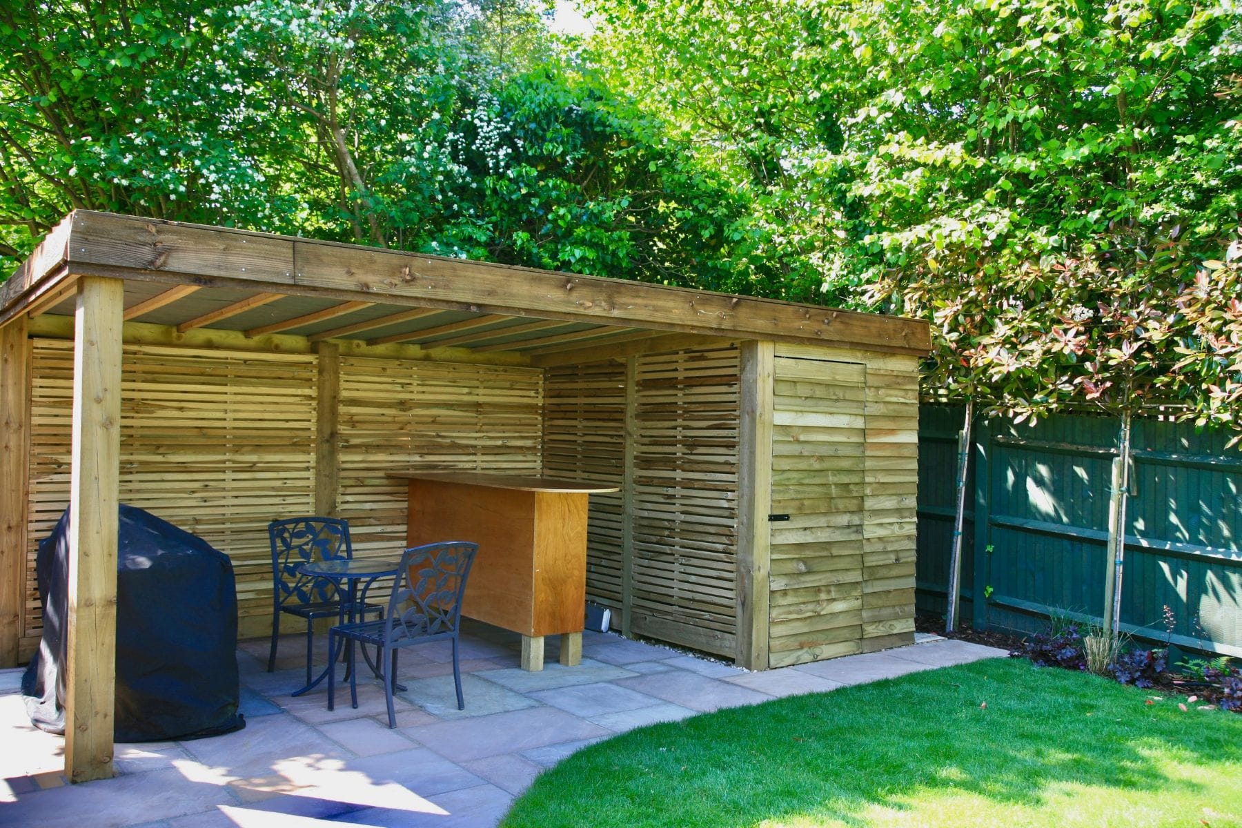 Bespoke Covered Bar and BBQ Space