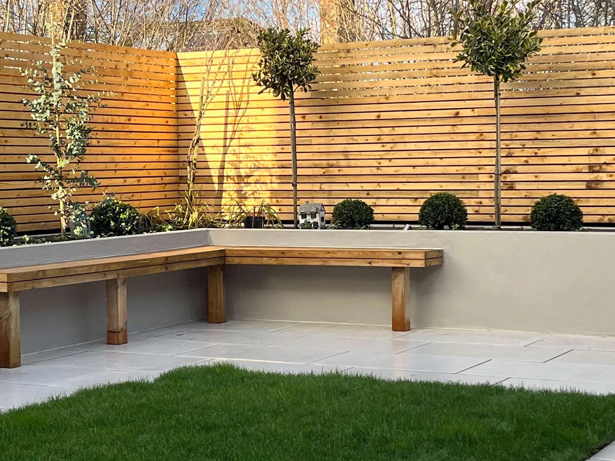 stunning-courtyard-garden-three